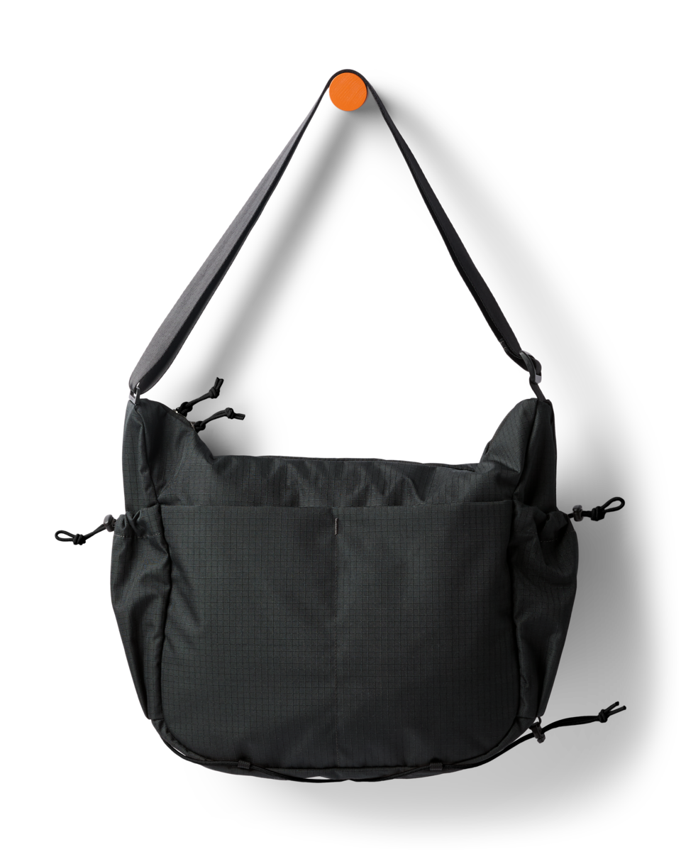 Viaje 12L Shoulder Bag