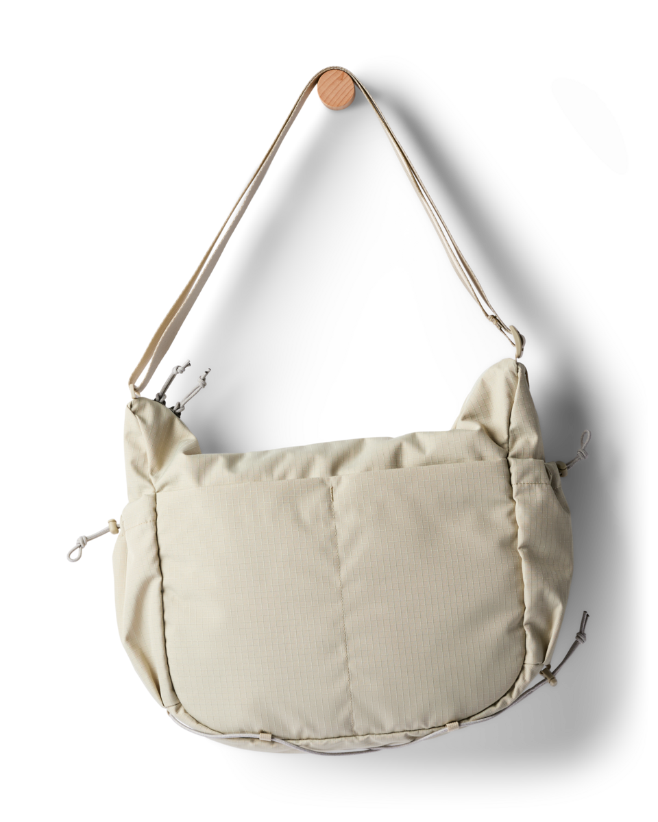 Viaje 12L Shoulder Bag