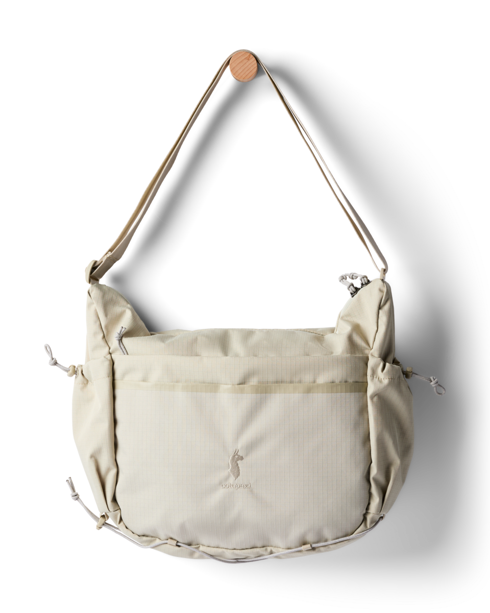Viaje 12L Shoulder Bag